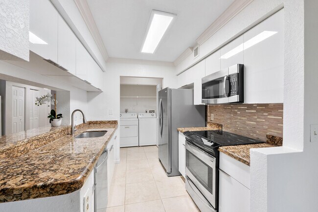 Building Photo - 9777 Westview Dr
