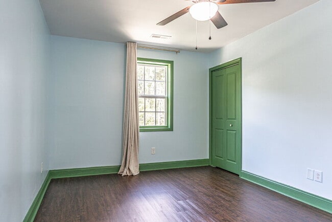 Building Photo - 555 N Saylor St