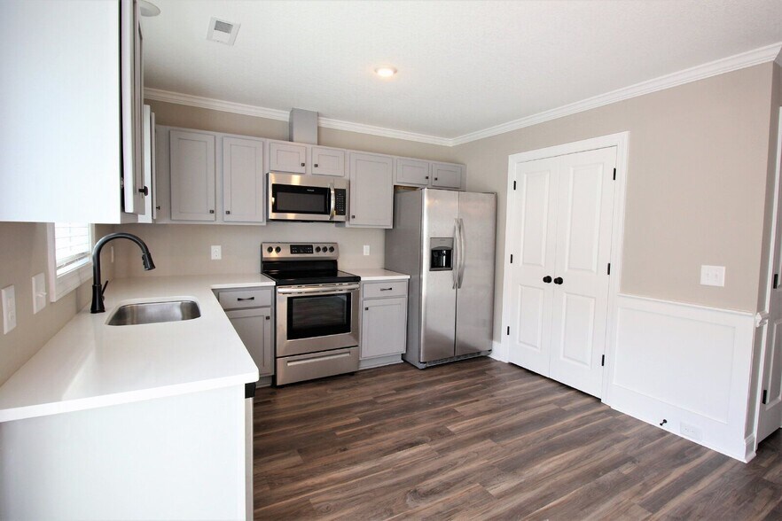 Building Photo - 3329 Briarcliff Dr