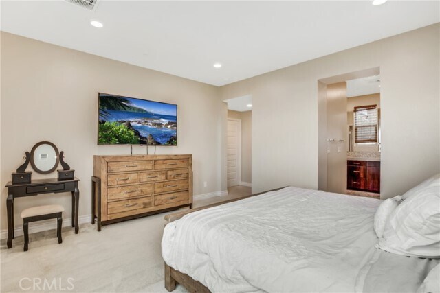 Building Photo - 783 Benchmark