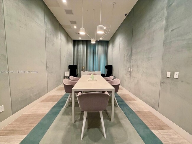 Building Photo - 2000 Metropica Wy