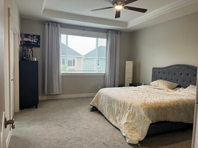 Building Photo - Fabulous 5 BD* 3 BA* + LARGE Bonus Room* S...