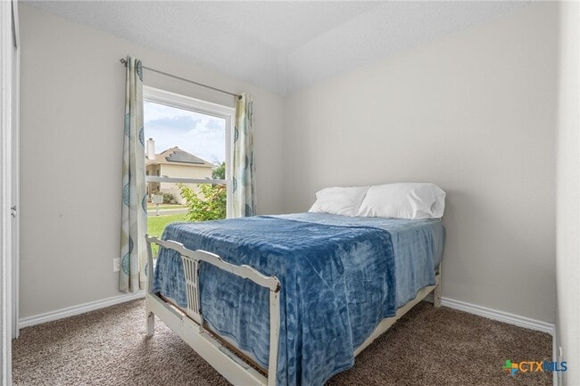 Building Photo - 2804 Bluejay Dr
