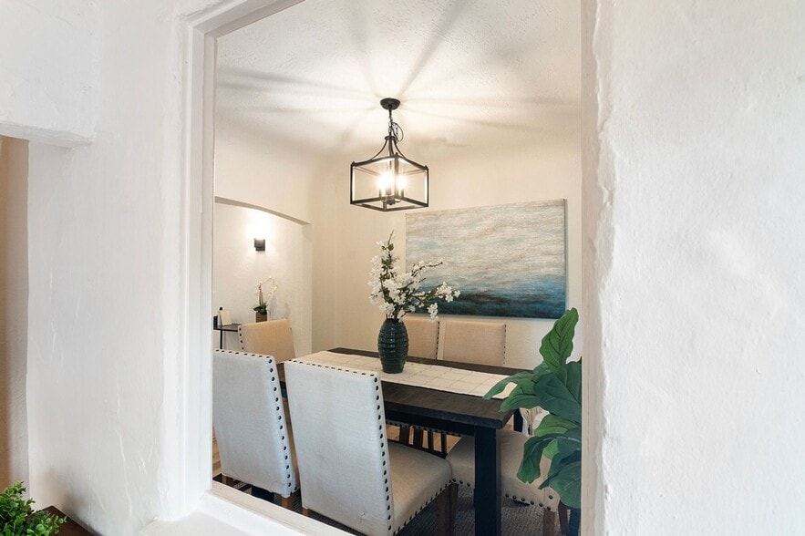 Building Photo - 15944 Hart St