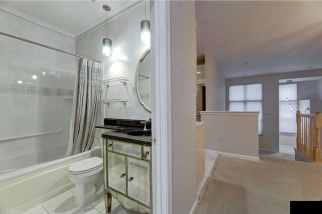 Building Photo - 320 Midland Ct