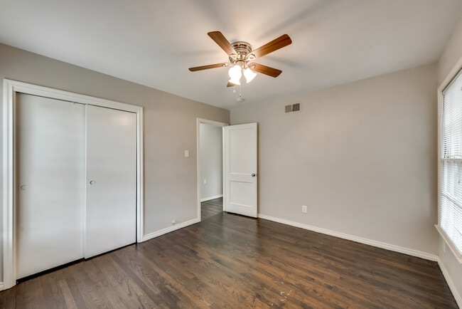 Building Photo - Cozy Home in Casa View