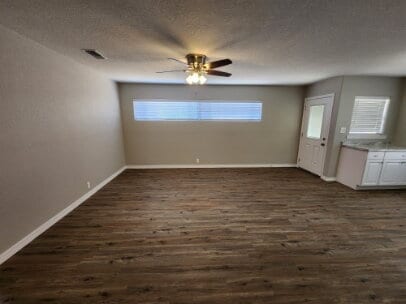 Building Photo - Wow! La Vernia Property!!