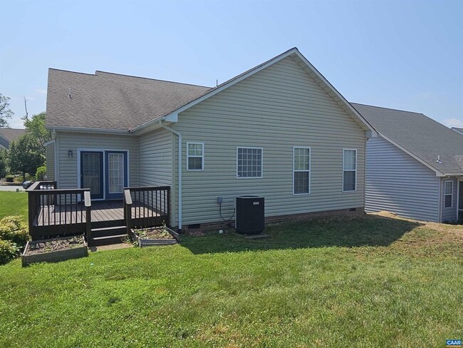 Building Photo - 134 Deerwood Dr