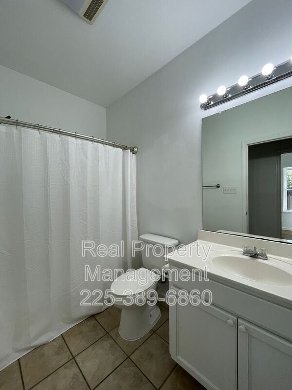 Building Photo - 9382 Pecan Tree Dr