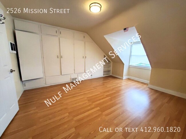 Building Photo - 2526 Mission St