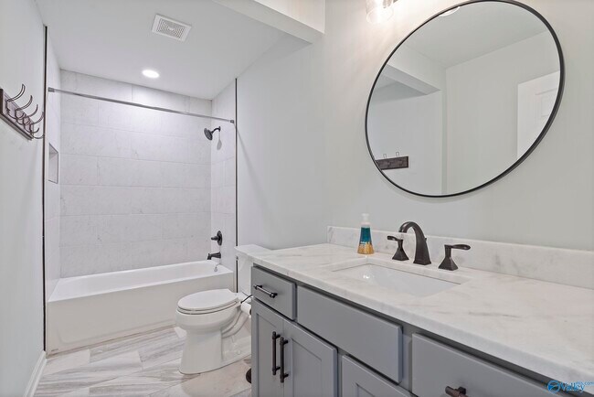 Building Photo - 3311 Beverly Dr SW