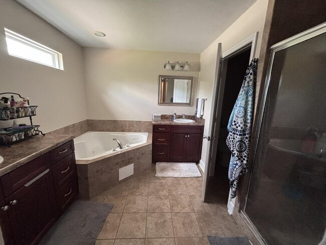 Building Photo - 1121 Archangel Way