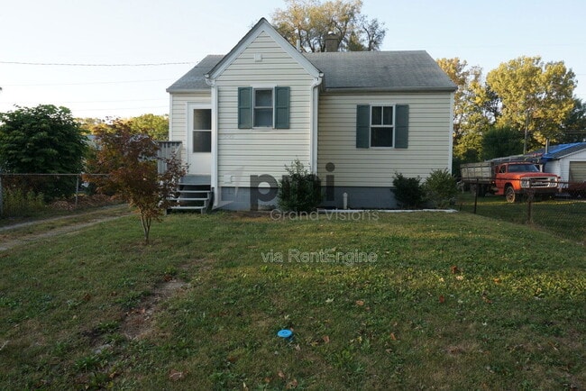 Primary Photo - 2582 E Garfield Ave