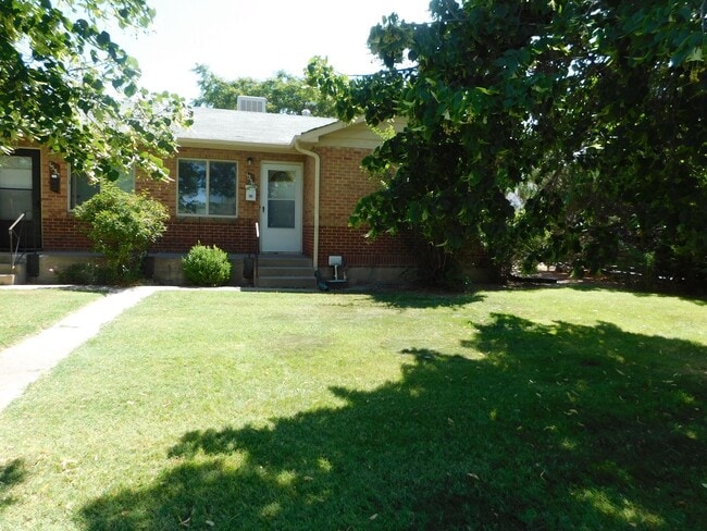 Primary Photo - Cute End Unit Apartment Close to CMU