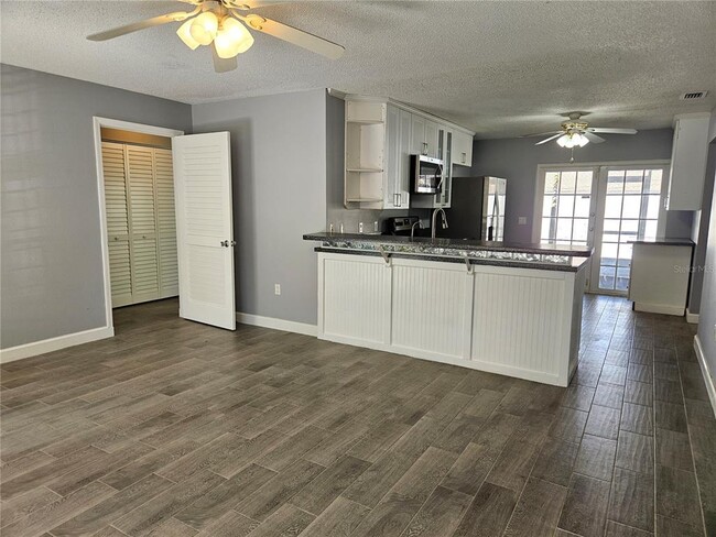 Building Photo - 272 Loyola Rd