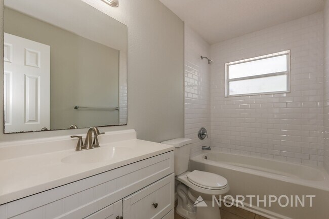 Building Photo - 4 BR/2BA | Newly Renovated Single Family Home |  Fenced backyard!