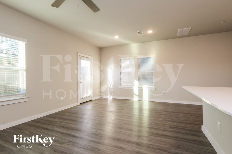 Building Photo - 434 S Centro Cir