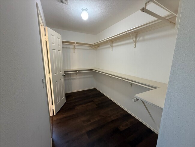 Building Photo - 4822 Russet Trail Ct