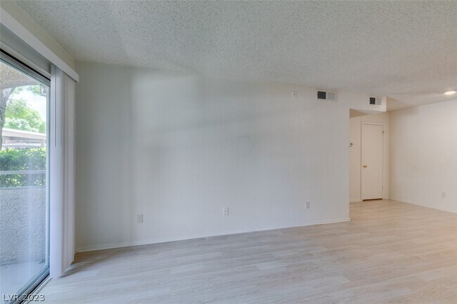 Building Photo - 221 Mission Newport Ln