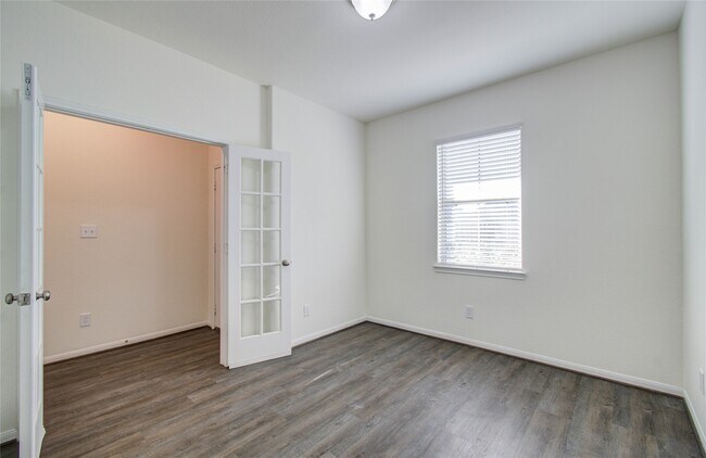 Building Photo - 8426 Beacon Bay Cir