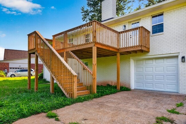 Building Photo - 9512 Heathwood Dr
