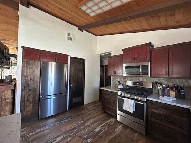 Building Photo - Moonridge 2 Bedroom/2 Baths