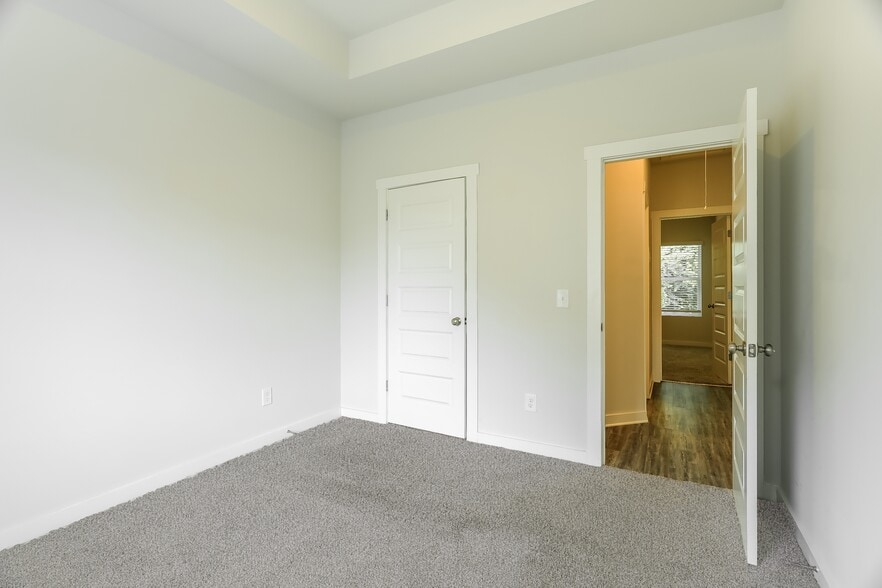 Building Photo - 5400 Cedar Creek Dr