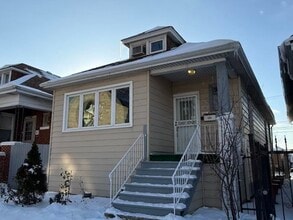 Building Photo - 5438 S Washtenaw Ave.