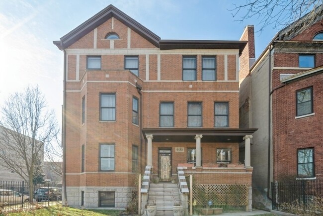 Primary Photo - 4458 S Greenwood Ave