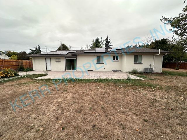 Building Photo - Charming 2-Bedroom Retreat with 2 Full Bat...