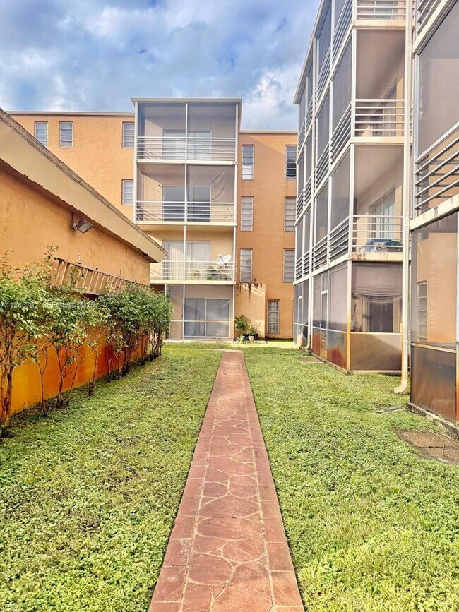 Building Photo - 4848 NW 24th Ct