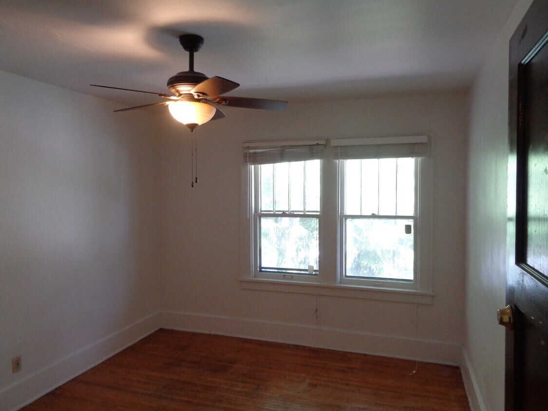 328 Augusta Ave Dekalb Il Apartment Finder