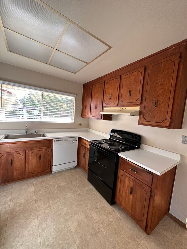 Building Photo - 2701 Blackburn Dr