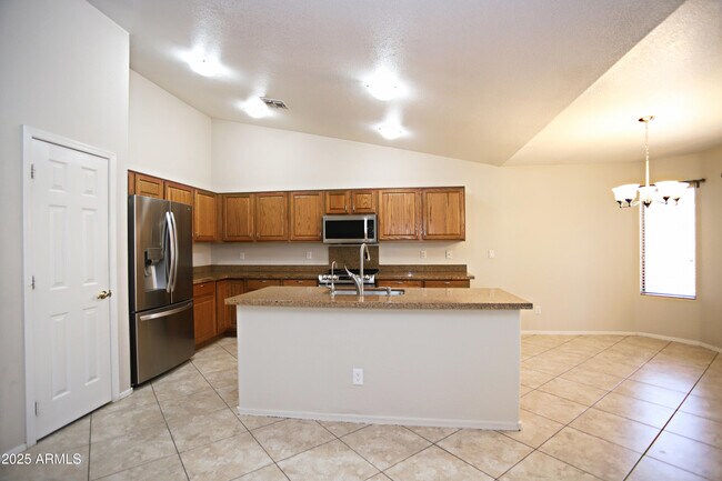 Building Photo - 4953 S Moss Dr