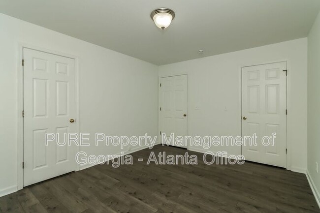 Building Photo - 1702 Stonehaven Cir