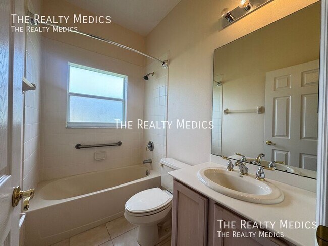 Building Photo - 202 Nova Ave