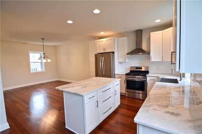 Building Photo - 147 Lachenour Ave