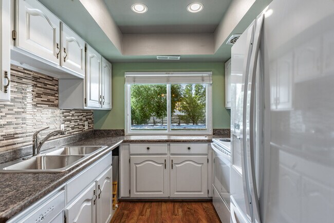 Building Photo - 5761 S Waterbury Cir