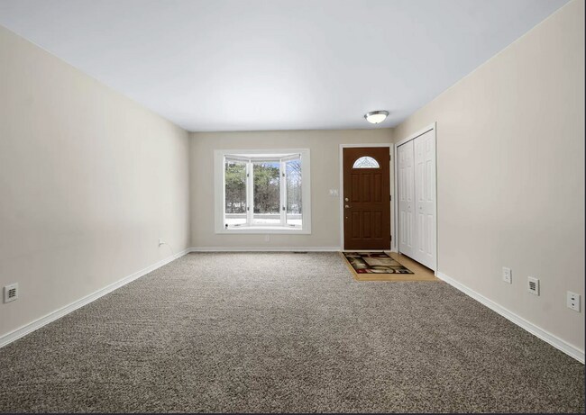 Building Photo - 23959 Springbrook Dr