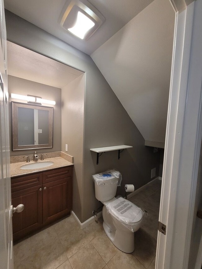 Building Photo - 2-Bed, 1.5-Bath Concord Condo with Pool, G...