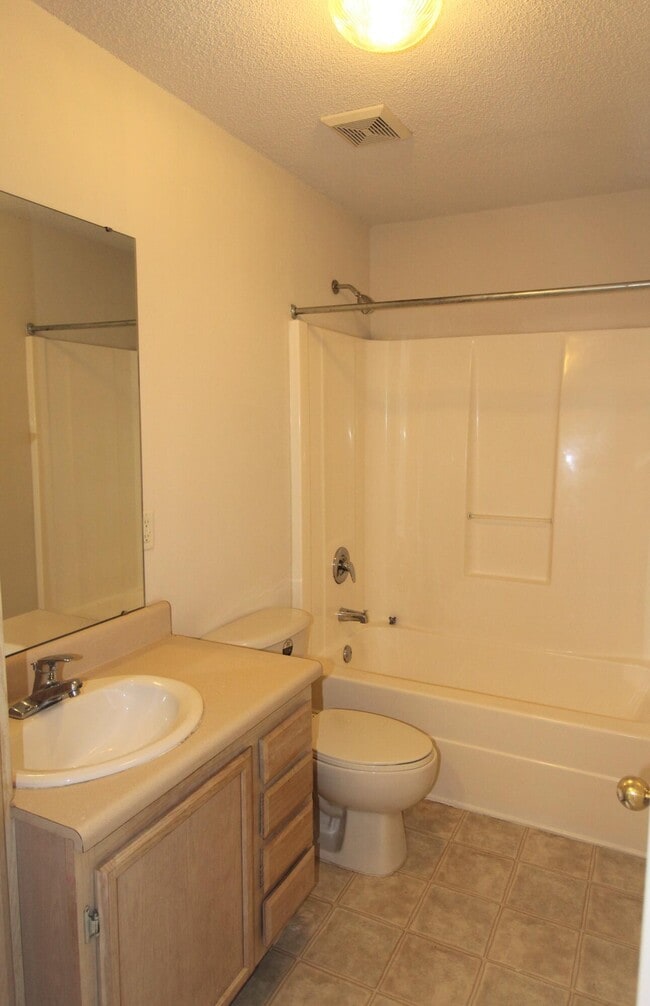 Building Photo - 1225 Tryon St