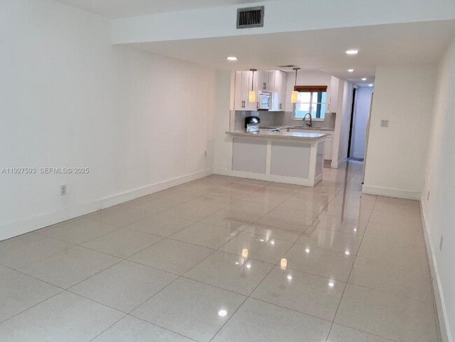 Building Photo - 6231 SW 138th Ct