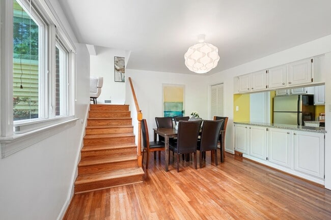 Building Photo - 3 Bed 1.5 Bath - Takoma Park Cottage - Mov...