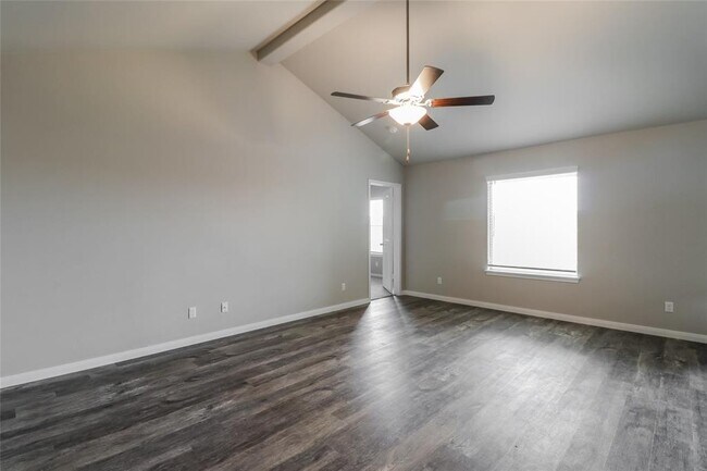 Building Photo - 421 St James Pl