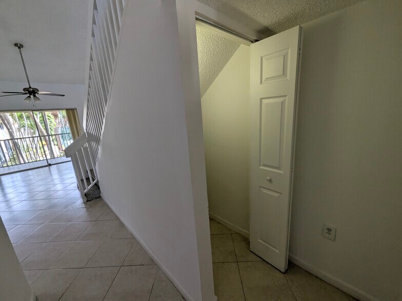 Building Photo - 18203 Glenmoor Dr