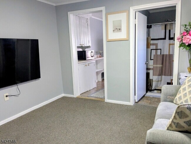 Building Photo - 268 Chambers St