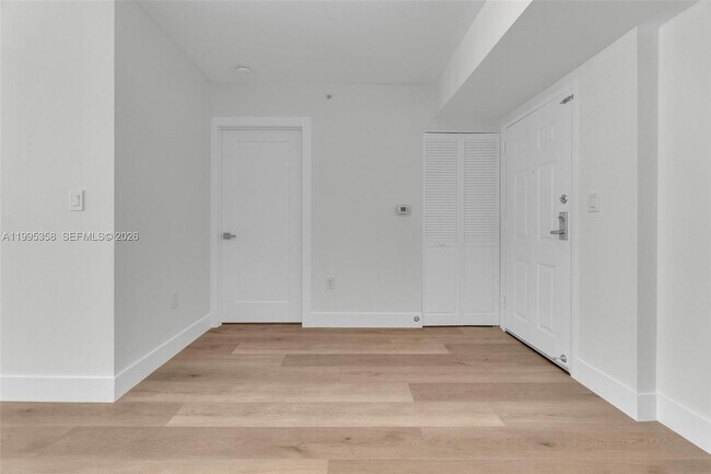 Building Photo - 1155 Brickell Bay Dr