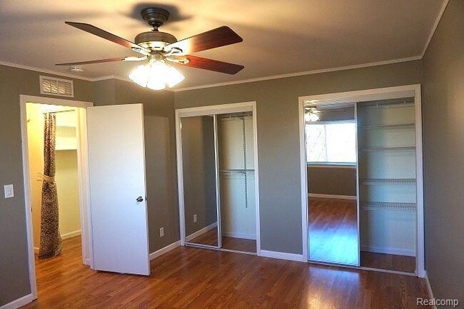 Building Photo - 250 E Thirteen Mile Rd