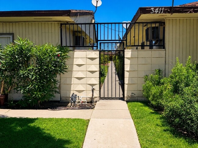 Building Photo - 3411 W Orange Ave