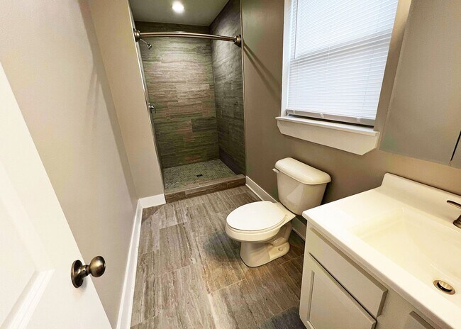 Building Photo - 3216 Bishop St